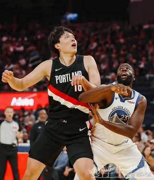 开拓记:开拓者中锋短缺,瀚森因伊迪碰撞面部受伤 开拓记:开拓者中锋短缺,瀚森因伊迪碰撞面部受伤